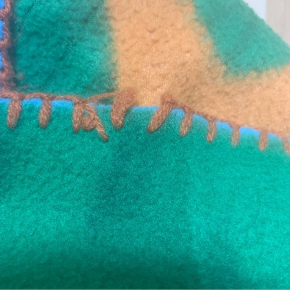 2000s Dora the Explorer Fleece Throw Blanket - Picture 4 of 4